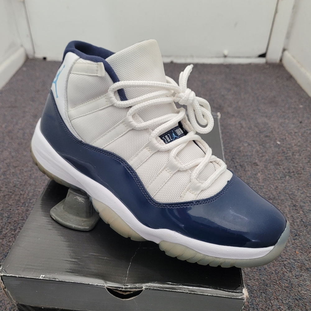 **SOLD** Air Jordan XI "Win Like 82"